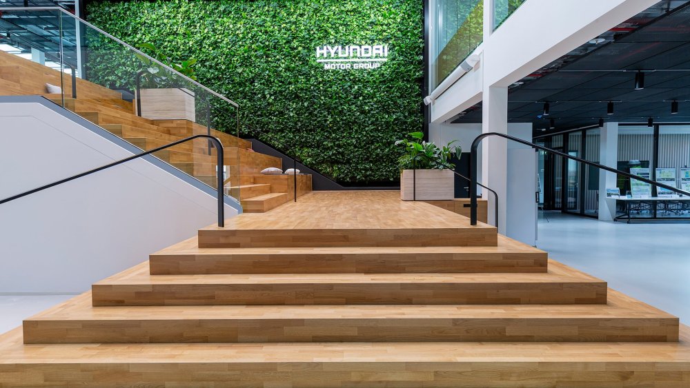 HMETC-corporate-HMETC Square Campus Lobby-digital-1920x1080.jpg