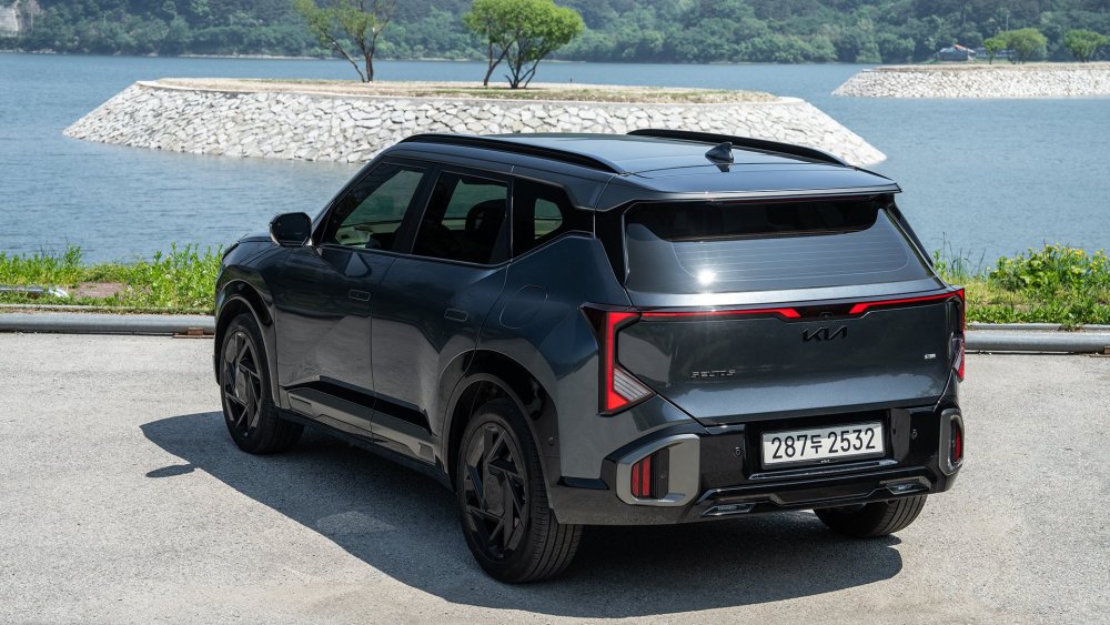 kia-seltos-x-line-gravity-grey-seoul-static-digital-1920x1080-007.jpg