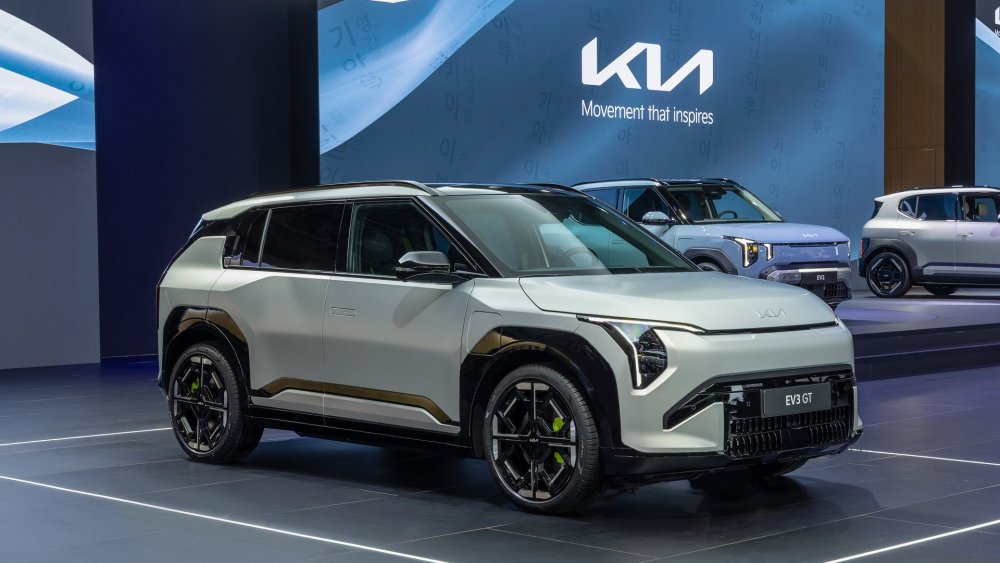 kia-ev3-gt-ivory-silver-matt-motorshow-static-digital-1920x1980-01.jpg