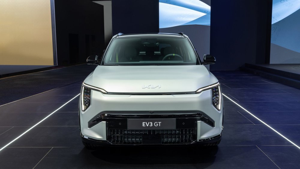 kia-ev3-gt-ivory-silver-matt-motorshow-static-digital-1920x1980-02.jpg