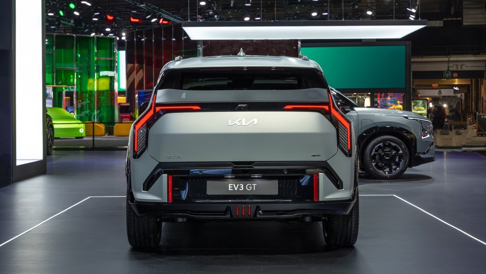 kia-ev3-gt-ivory-silver-matt-motorshow-static-digital-1920x1980-05.jpg
