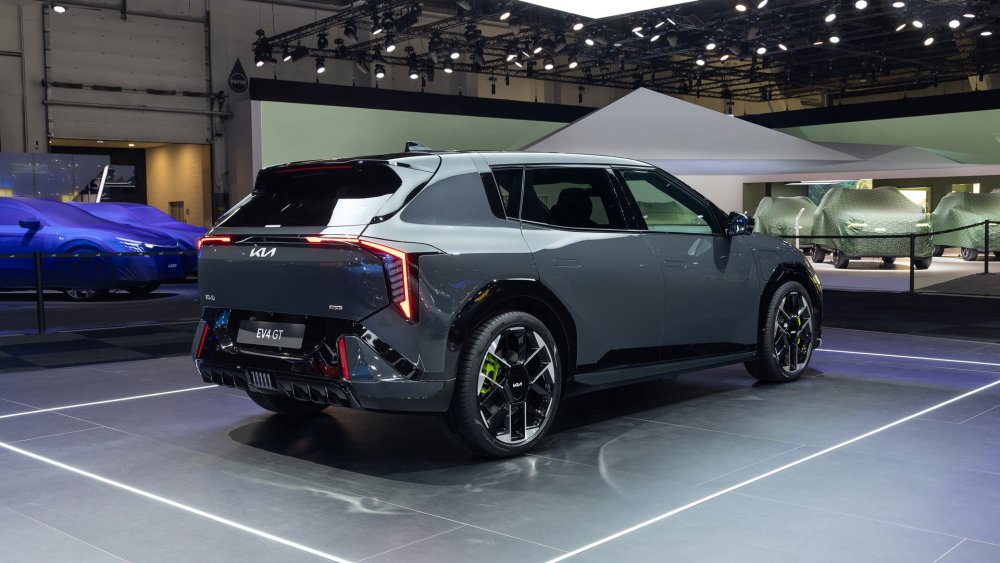 kia-ev4-gt-penta-metal-motorshow-static-digital-1920x1980-04 2.jpg