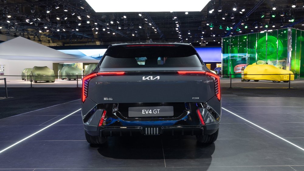 kia-ev4-gt-penta-metal-motorshow-static-digital-1920x1980-06.jpg