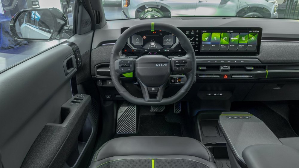 kia ev3-gt-ivory-silver-matt-motorshow-interior-digital-1920x1980-04.jpg
